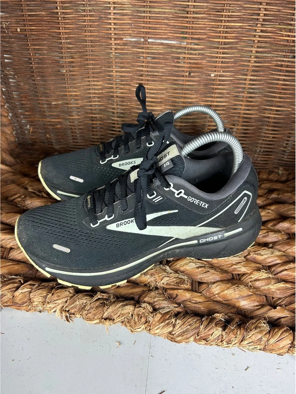Brooks Ghost black running shoes
